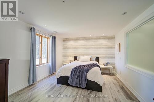 24 Maplehyrn Avenue, East Gwillimbury, ON - Indoor Photo Showing Bedroom