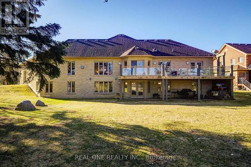 24 Maplehyrn Avenue, East Gwillimbury, ON - Outdoor