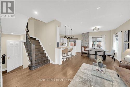 3770 Deepwood Heights, Mississauga, ON - Indoor Photo Showing Living Room