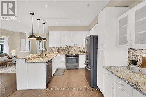 3770 Deepwood Heights, Mississauga, ON - Indoor Photo Showing Kitchen With Upgraded Kitchen