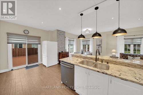 3770 Deepwood Heights, Mississauga, ON - Indoor Photo Showing Kitchen With Double Sink