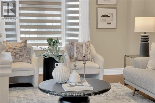 3770 Deepwood Heights, Mississauga, ON - Indoor Photo Showing Living Room