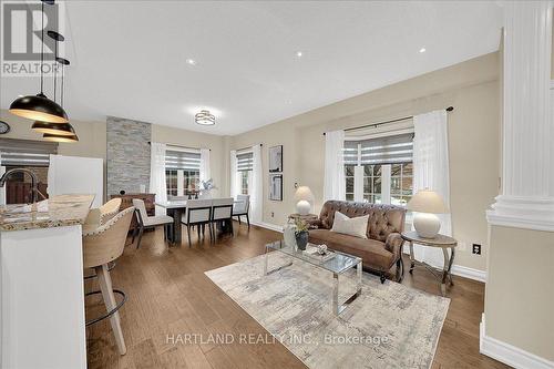 3770 Deepwood Heights, Mississauga, ON - Indoor Photo Showing Living Room