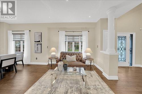 3770 Deepwood Heights, Mississauga, ON - Indoor Photo Showing Living Room