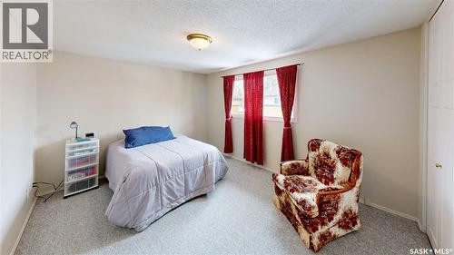6 Mackenzie Mews, Regina, SK - Indoor Photo Showing Bedroom