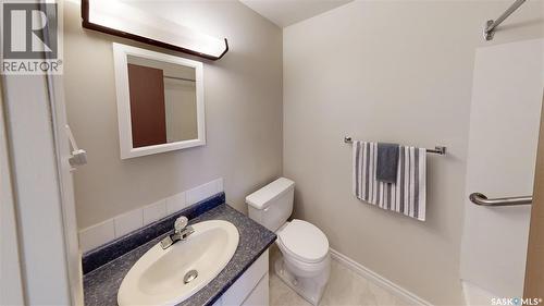 6 Mackenzie Mews, Regina, SK - Indoor Photo Showing Bathroom