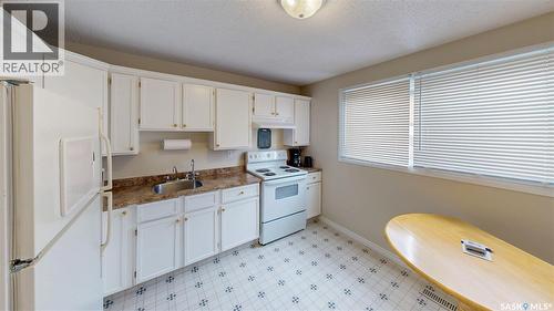 6 Mackenzie Mews, Regina, SK - Indoor Photo Showing Kitchen
