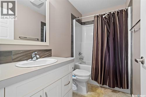 5001 Cornell Gate, Regina, SK - Indoor Photo Showing Bathroom
