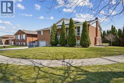 72 EASTBURY Drive  Stoney Creek, ON L8E 2V5