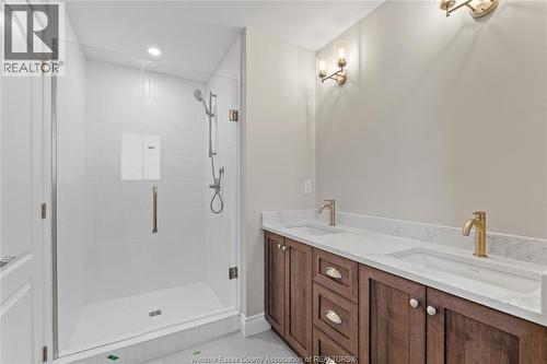 116 Bloomington, Chatham, ON - Indoor Photo Showing Bathroom