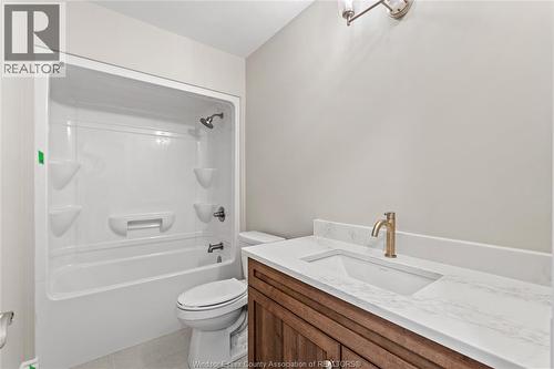 116 Bloomington, Chatham, ON - Indoor Photo Showing Bathroom