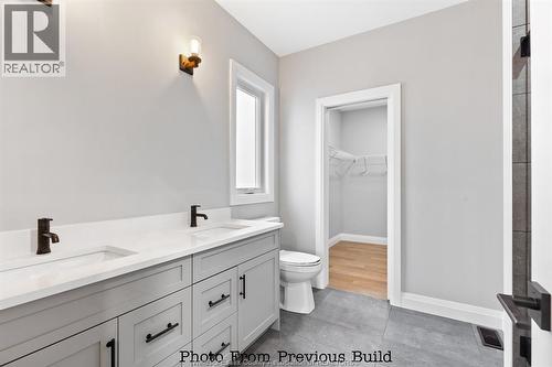 43 Bloomington, Chatham, ON - Indoor Photo Showing Bathroom