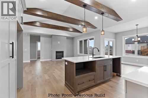 43 Bloomington, Chatham, ON - Indoor Photo Showing Kitchen