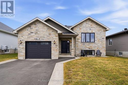 252 EASTPORT DRIVE  Cornwall, ON K6H 0H1