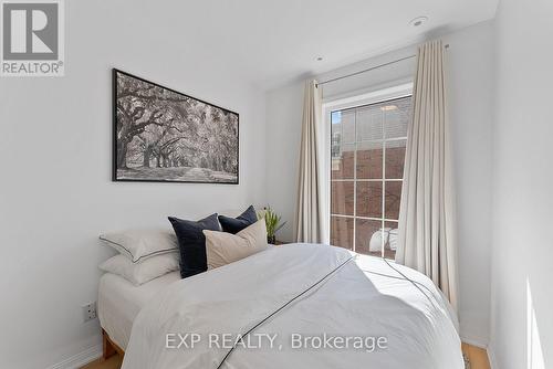 675 - 3 Everson Drive, Toronto, ON - Indoor Photo Showing Bedroom