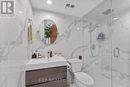 675 - 3 Everson Drive, Toronto, ON - Indoor Photo Showing Bathroom