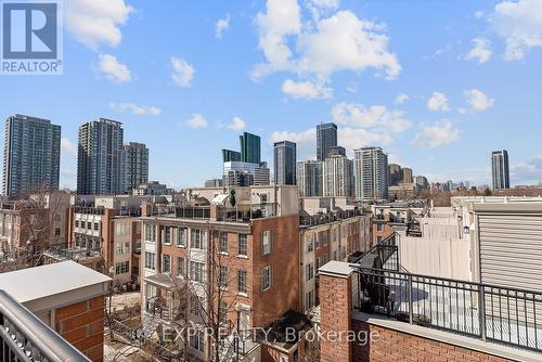 675 - 3 Everson Drive, Toronto, ON - Outdoor With View
