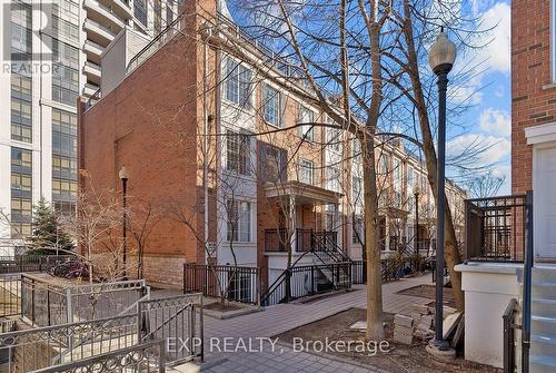 675 - 3 Everson Drive, Toronto, ON - Outdoor