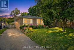 112 EDEN COURT Newmarket, ON L3Y 2X5