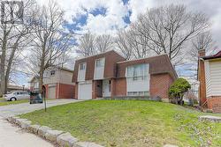 143 SPRINGDALE DRIVE  Barrie, ON L4M 4Y1