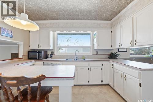 74 Harvard Crescent, Saskatoon, SK - Indoor Photo Showing Kitchen With Double Sink
