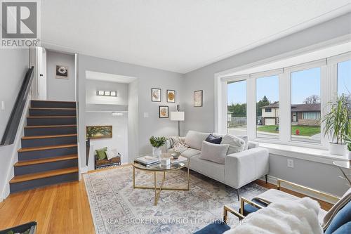 178 Delmar Drive, Hamilton, ON - Indoor Photo Showing Living Room