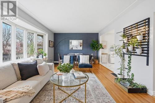 178 Delmar Drive, Hamilton, ON - Indoor Photo Showing Living Room