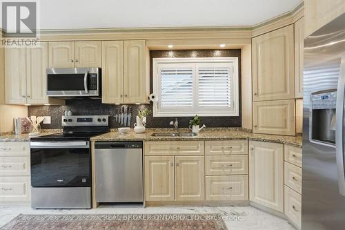 178 Delmar Drive, Hamilton, ON - Indoor Photo Showing Kitchen With Double Sink