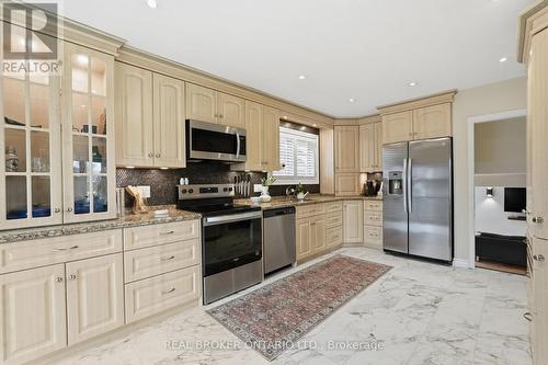 178 Delmar Drive, Hamilton, ON - Indoor Photo Showing Kitchen