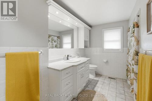 178 Delmar Drive, Hamilton, ON - Indoor Photo Showing Bathroom