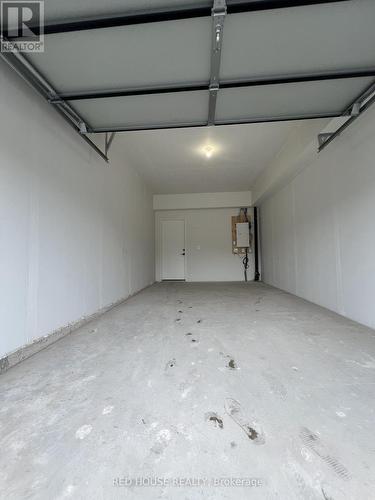 176 Everett Common, St. Catharines, ON - Indoor Photo Showing Garage