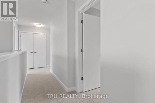 Hallway upper level - 75 Hackamore Crescent, Ottawa, ON -  Photo Showing Other Room