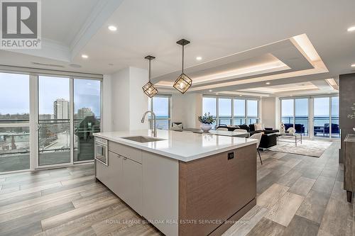 608 - 2060 Lakeshore Road, Burlington, ON - Indoor Photo Showing Kitchen With Upgraded Kitchen
