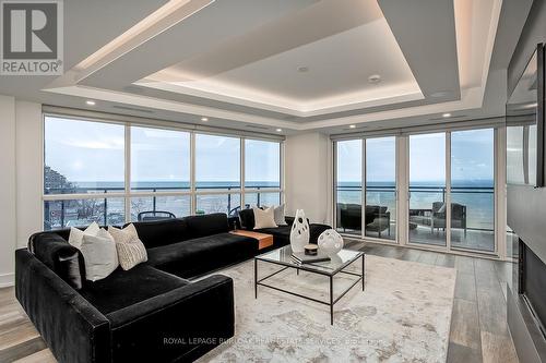 608 - 2060 Lakeshore Road, Burlington, ON - Indoor Photo Showing Living Room