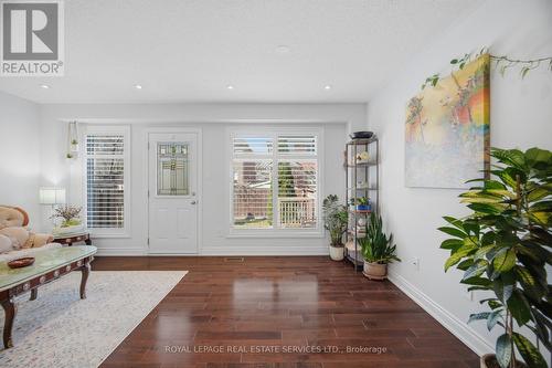 3749 Nightstar Drive, Mississauga, ON - Indoor Photo Showing Living Room