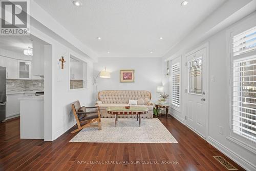 3749 Nightstar Drive, Mississauga, ON - Indoor Photo Showing Living Room