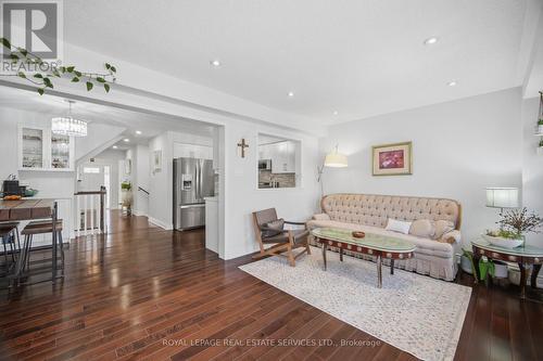 3749 Nightstar Drive, Mississauga, ON - Indoor Photo Showing Living Room