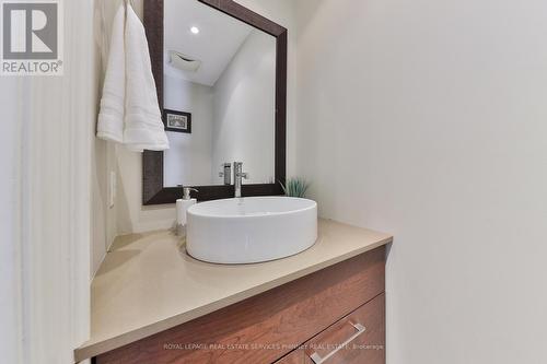 80 Oakes Drive, Mississauga, ON - Indoor Photo Showing Bathroom