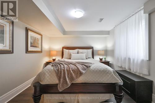 80 Oakes Drive, Mississauga, ON - Indoor Photo Showing Bedroom