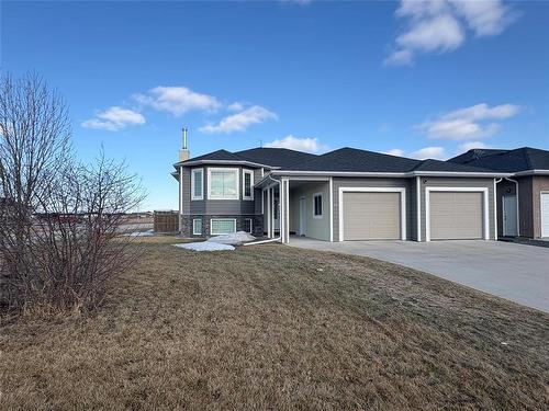 65 Edgewood Street  Steinbach, MB R5G 0Y6