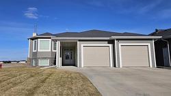 65 Edgewood Street Steinbach, MB R5G 0Y6