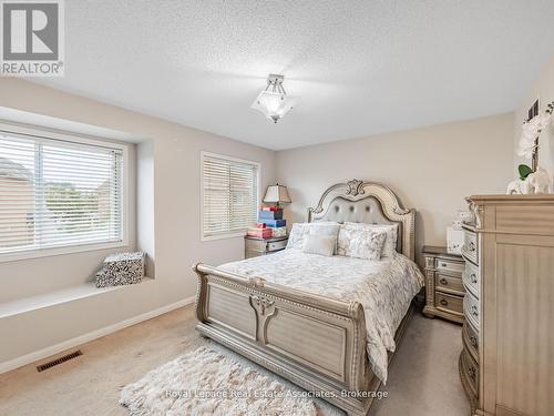 6214 Miriam Way, Mississauga, ON - Indoor Photo Showing Bedroom