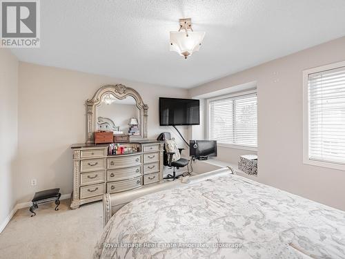 6214 Miriam Way, Mississauga, ON - Indoor Photo Showing Bedroom