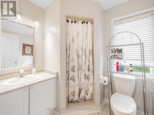 6214 Miriam Way, Mississauga, ON - Indoor Photo Showing Bathroom