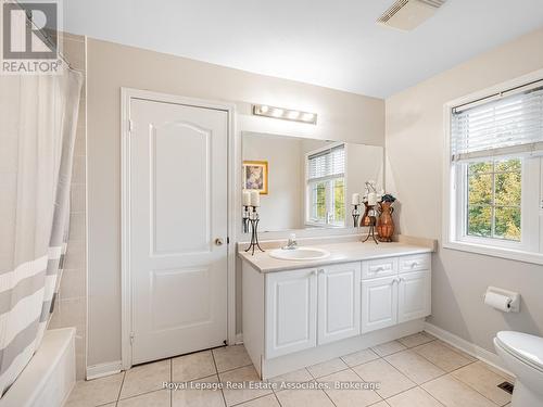 6214 Miriam Way, Mississauga, ON - Indoor Photo Showing Bathroom