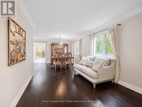 6214 Miriam Way, Mississauga, ON - Indoor Photo Showing Living Room