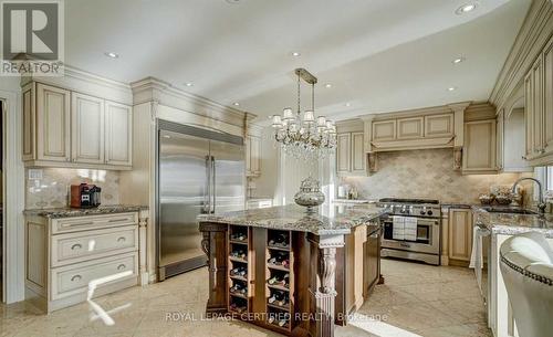 5128 Elderview Court, Mississauga, ON - Indoor Photo Showing Kitchen With Upgraded Kitchen