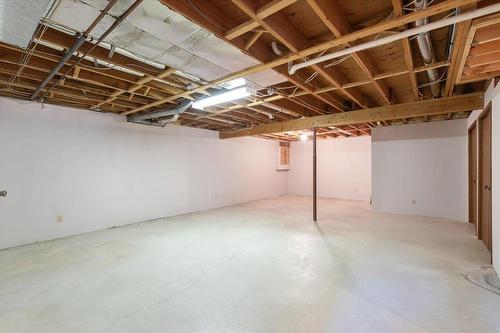69 Woodington Bay, Winnipeg, MB - Indoor Photo Showing Basement