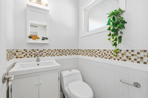 Powder room - 1590 Rue Scheffer, Chambly, QC - Indoor Photo Showing Bathroom
