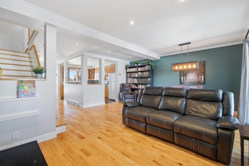 Living Room - 1590 Rue Scheffer, Chambly, QC - Indoor Photo Showing Living Room